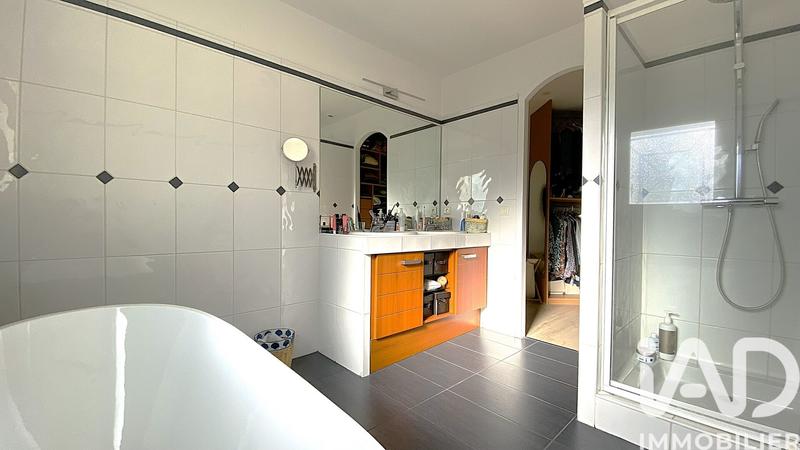 Maison - 200 m² - 6 pièces