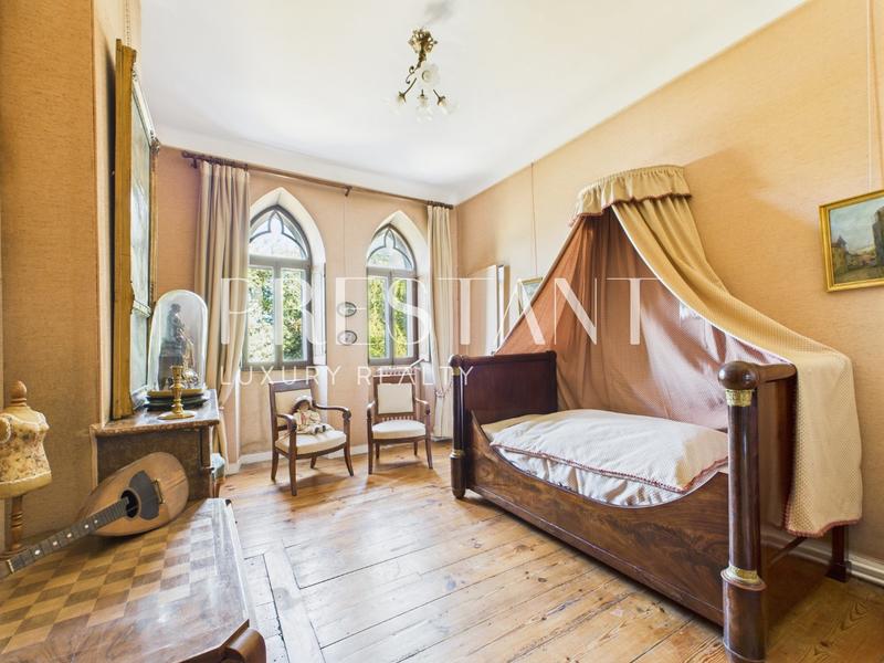 Maison - 400 m² - 10 pièces