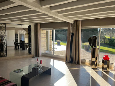 Maison - 221 m² - 5 pièces