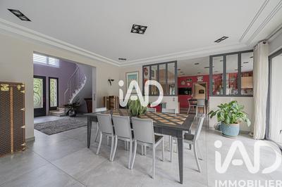 Maison - 527 m² - 9 pièces