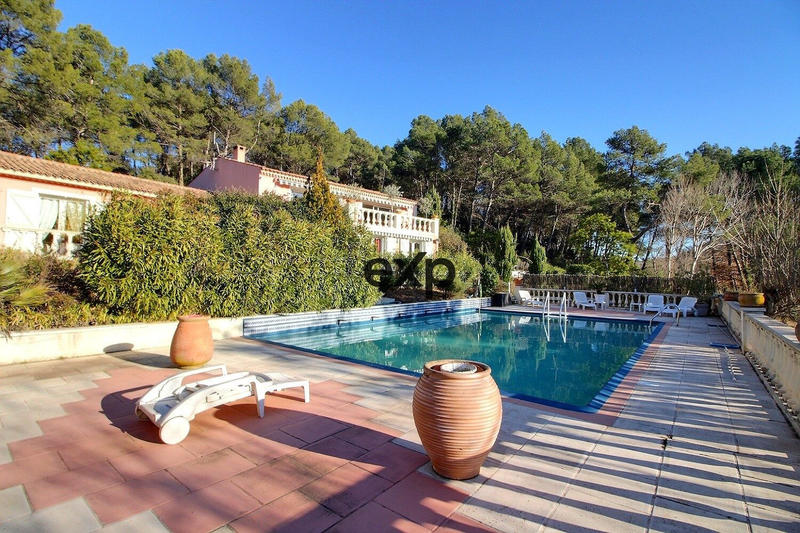 Villa - 225 m² - 7 pièces