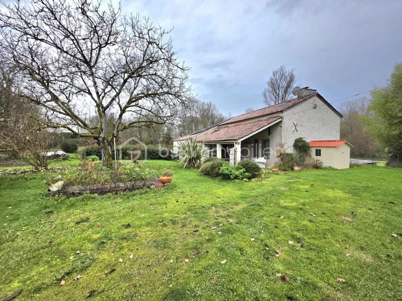 Maison en pierre - 223 m² - 8 pièces