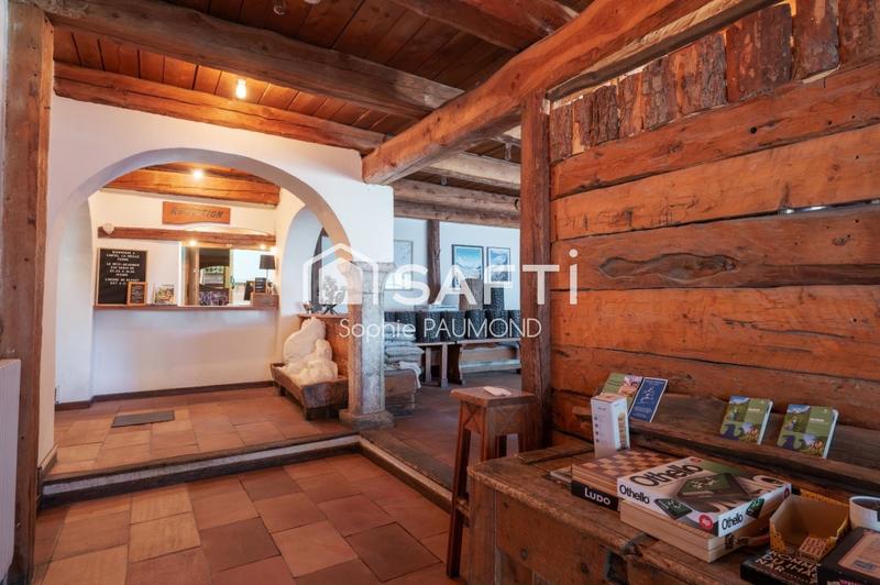 Local commercial - 1 074 m² - 30 pièces