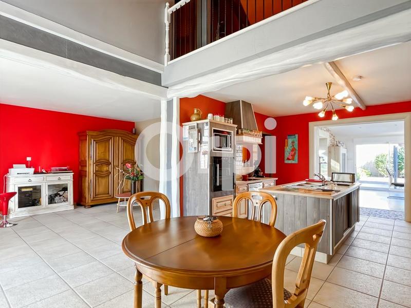 Maison - 275 m² - 4 pièces