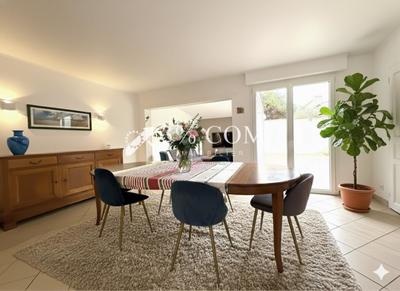 Maison - 90 m² - 5 pièces