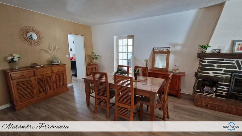 Maison - 235 m² - 12 pièces