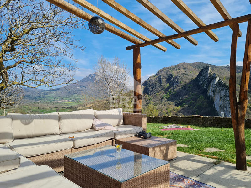 Maison - 213 m² - 9 pièces