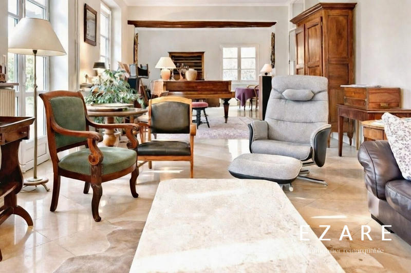 Maison - 360 m² - 11 pièces