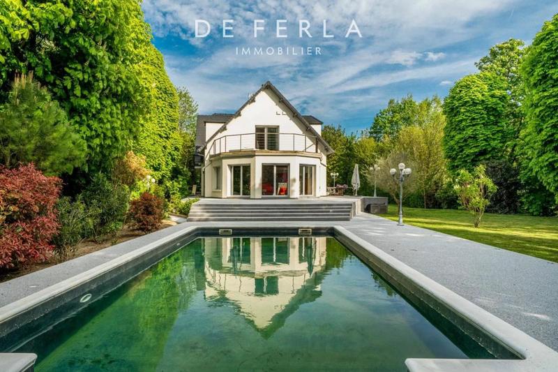 Villa - 472 m² - 10 pièces