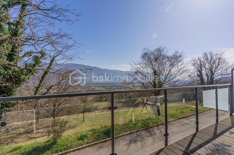 Appartement - 81 m² - 3 pièces