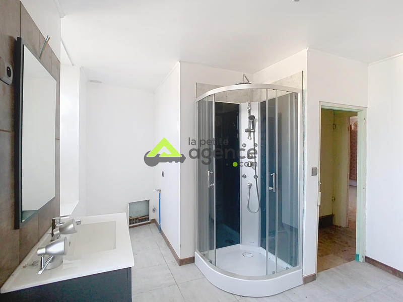 Maison - 285 m² - 11 pièces