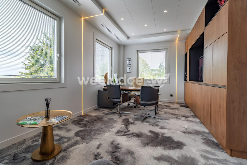 Bureau - 200 m² - 9 pièces