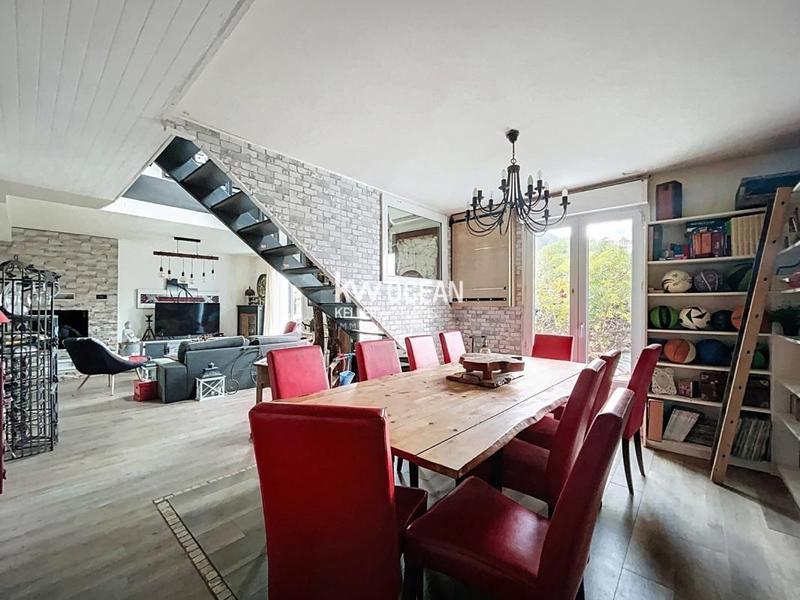 Maison - 176 m² - 8 pièces