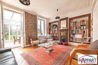 Maison - 230 m² - 10 pièces