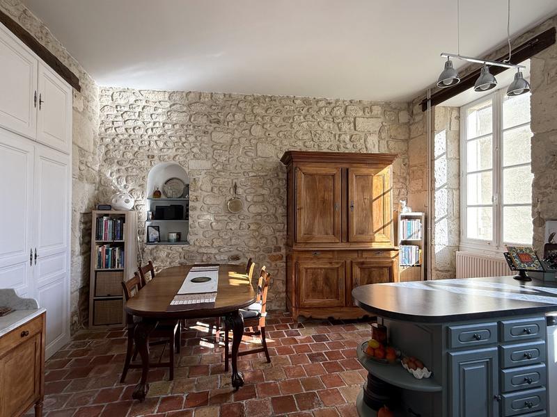 Maison - 238 m² - 7 pièces