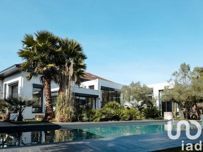 Maison - 590 m² - 11 pièces