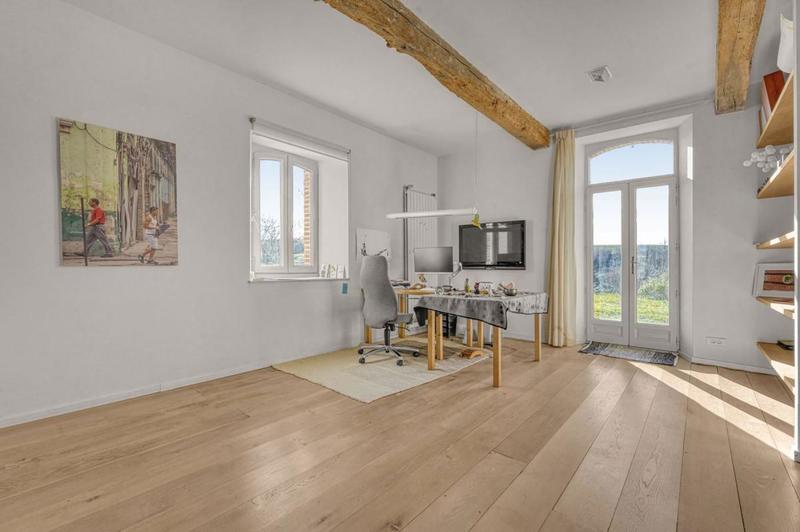 Propriété - 420 m² - 8 pièces