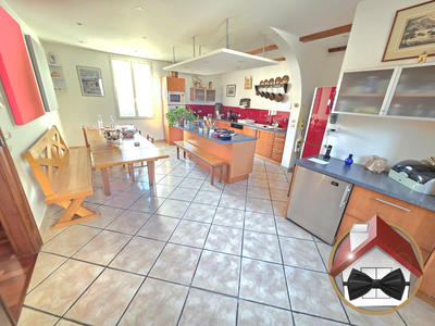 Appartement - 243 m² - 6 pièces