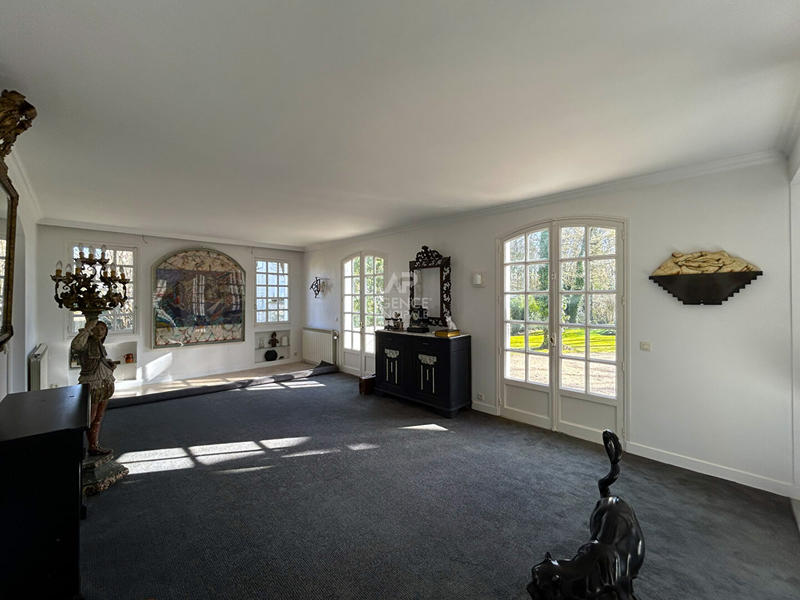 Maison - 215 m² - 9 pièces