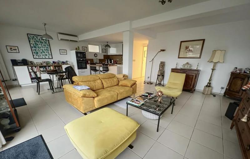 Appartement - 90 m² - 3 pièces