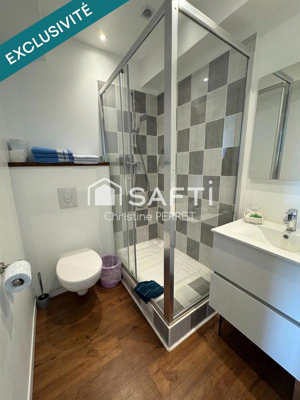 Local commercial - 1 060 m² - 24 pièces