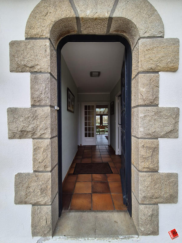 Maison traditionnelle - 188 m² - 10 pièces