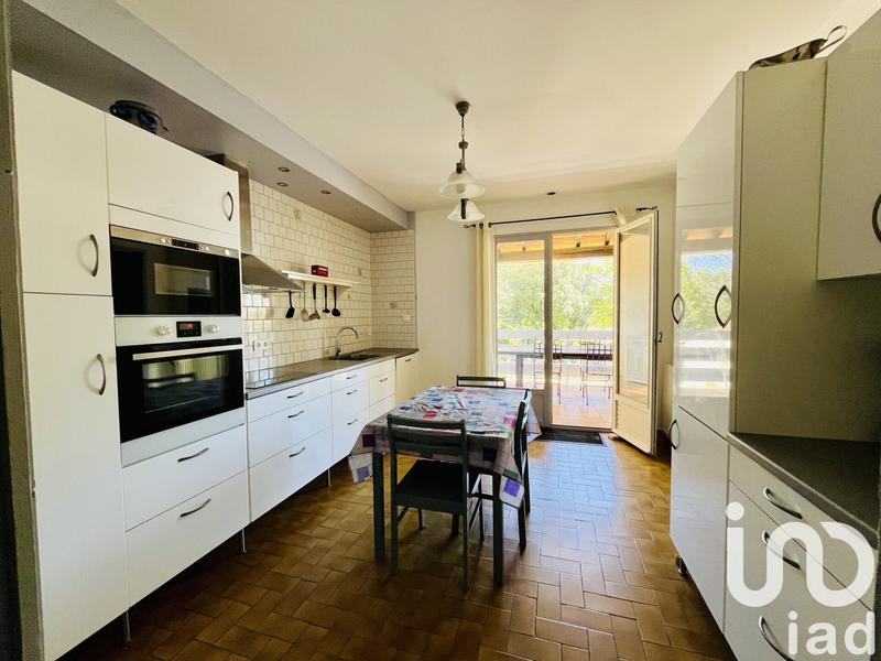 Maison - 223 m² - 9 pièces