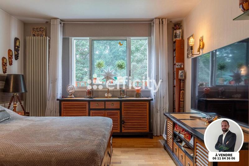 Villa - 180 m² - 8 pièces