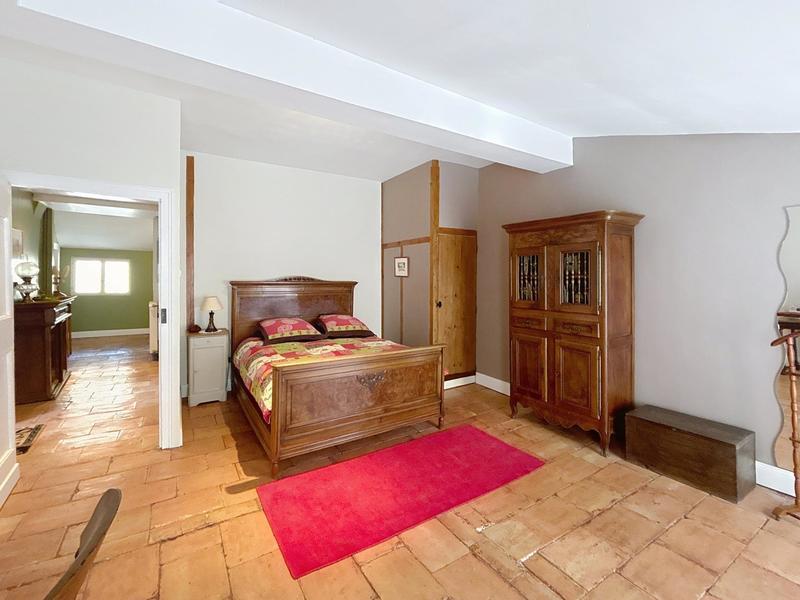 Maison - 265 m² - 10 pièces