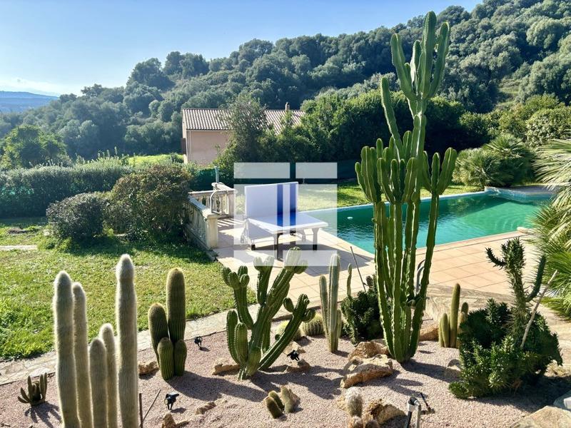 Villa - 166 m² - 6 pièces