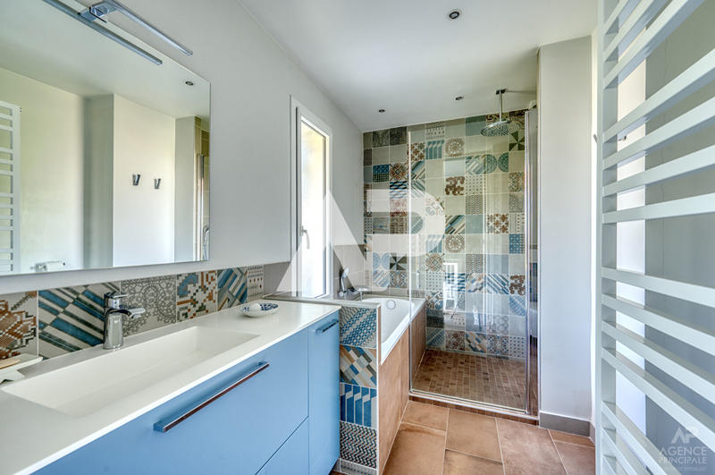 Maison - 225 m² - 6 pièces