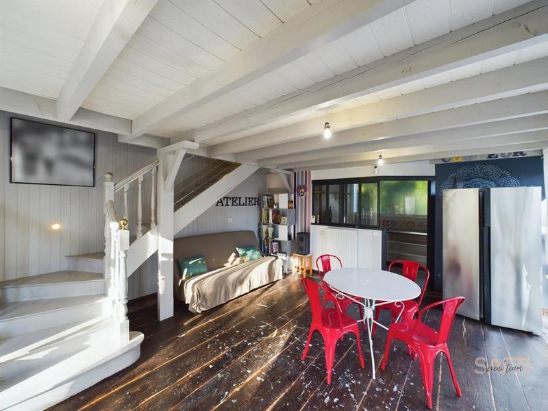 Maison - 223 m² - 8 pièces