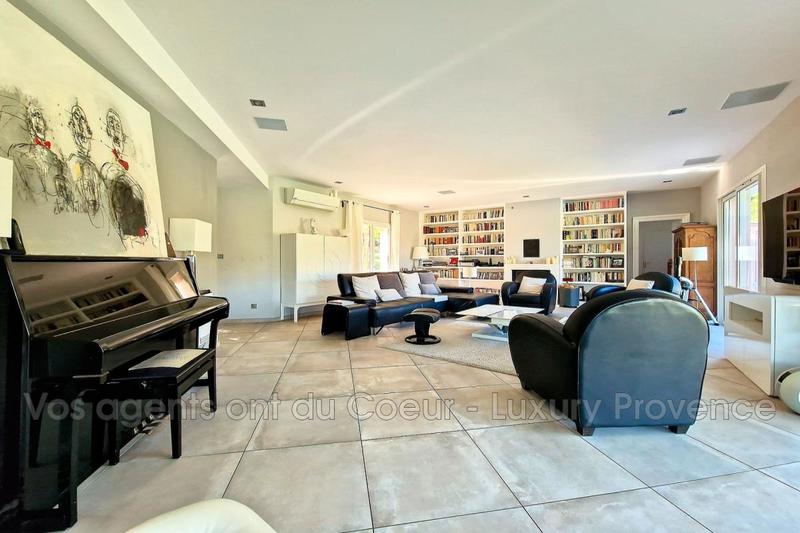 Maison - 215 m² - 6 pièces