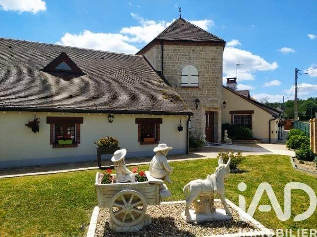 Maison - 294 m² - 10 pièces