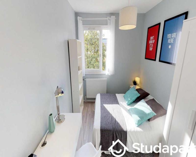 Chambre - 70 m² - 1 pièce