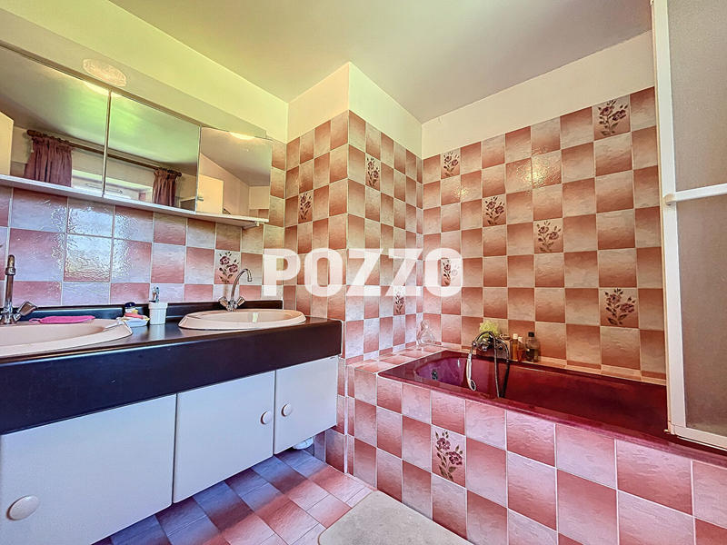 Maison - 134 m² - 9 pièces