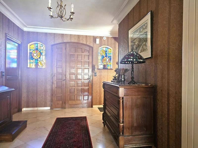 Maison - 280 m² - 8 pièces