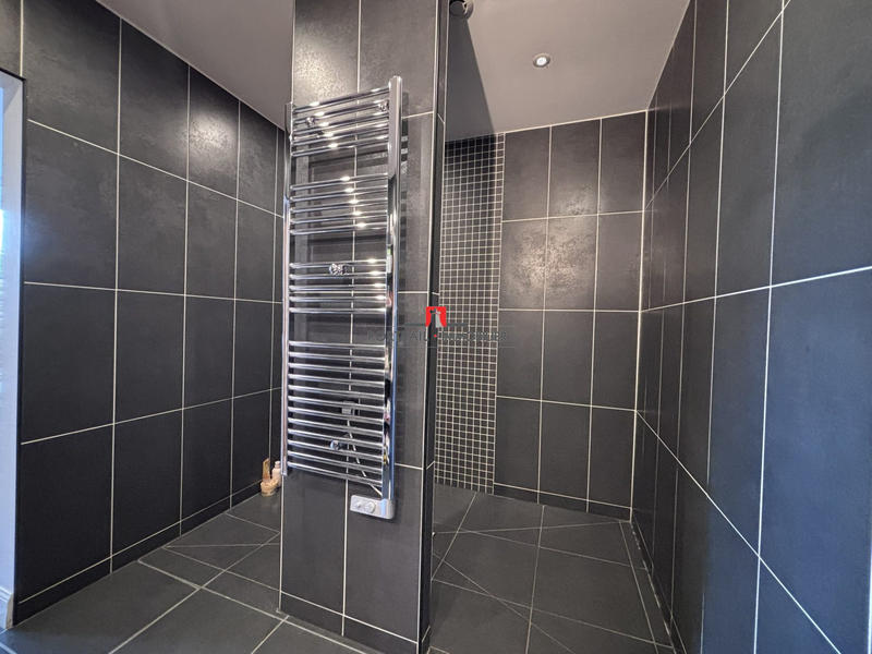 Maison - 300 m² - 11 pièces