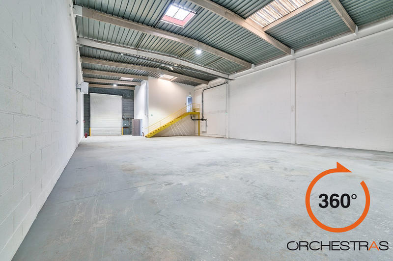 Local d'activités - 323 m²