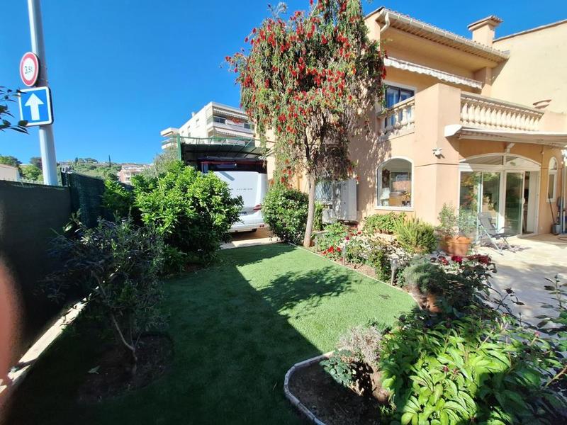 Villa - 184 m² - 6 pièces