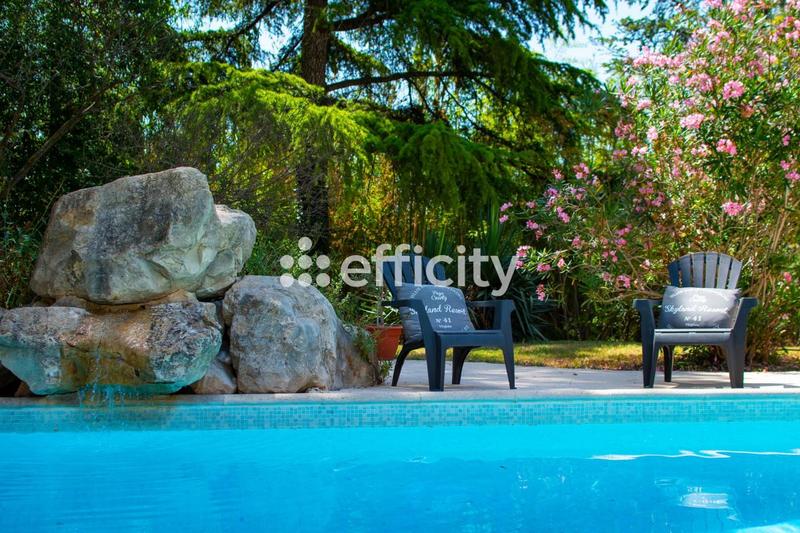 Maison - 230 m² - 6 pièces