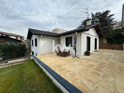 Maison - 200 m² - 8 pièces