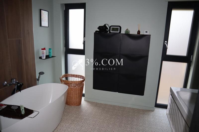 Maison - 222 m² - 7 pièces