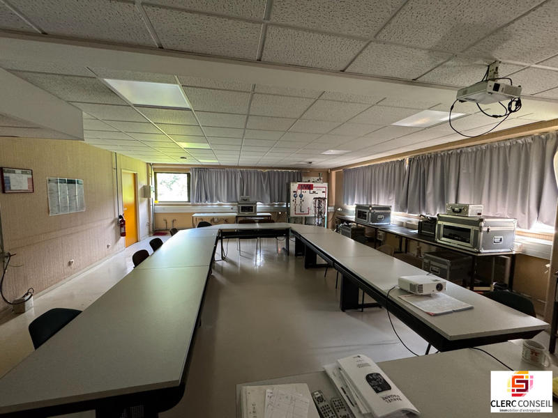 Bureau - 2 660 m²