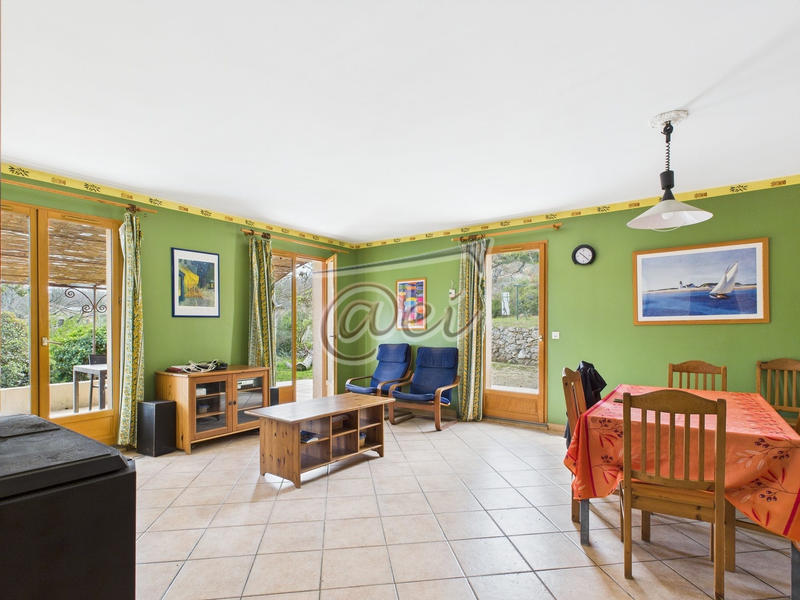 Villa - 100 m² - 5 pièces