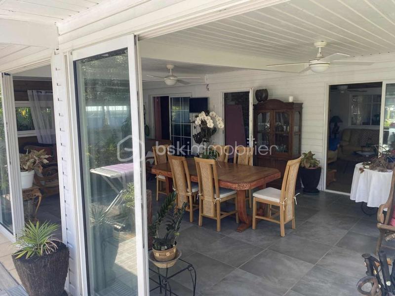 Maison - 1 186 m² - 3 pièces