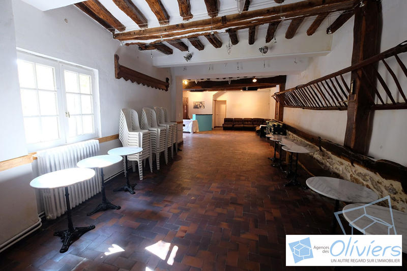 Maison - 285 m² - 8 pièces