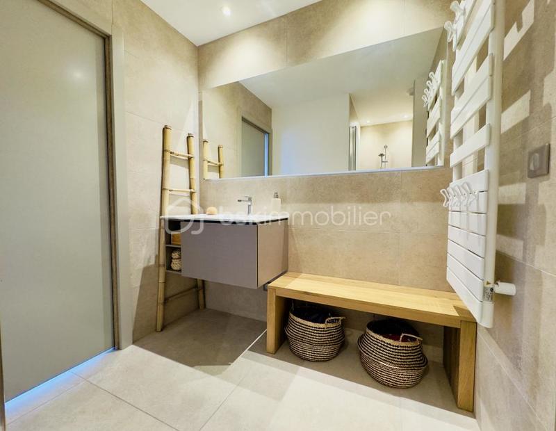 Propriété - 276 m² - 10 pièces