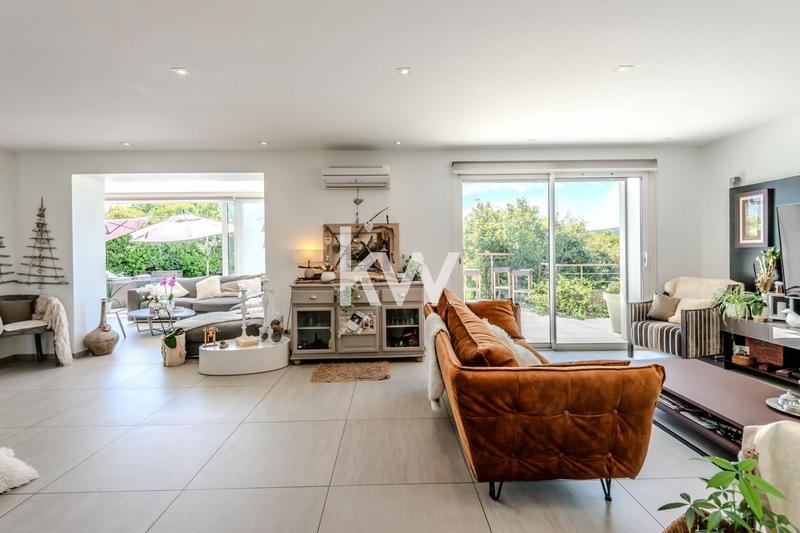 Maison - 262 m² - 8 pièces