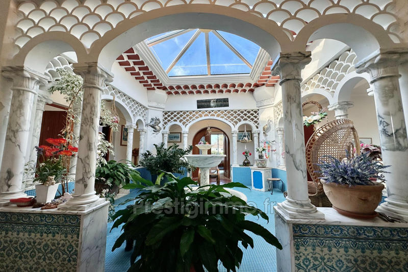 Maison - 270 m² - 8 pièces